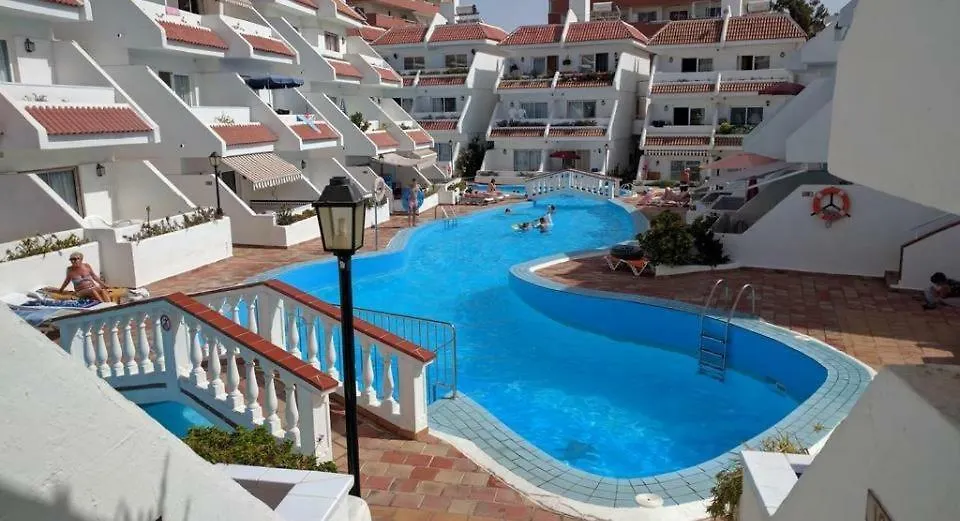 Las Americas - Las Floritas contacts
